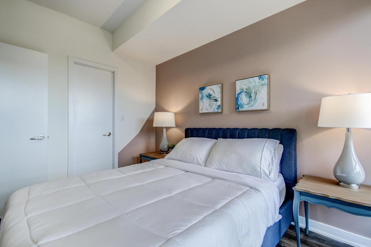 The Benetton Suite - Square One 1 Bedroom + Den + 1 Parking Μισισάουγκα Εξωτερικό φωτογραφία