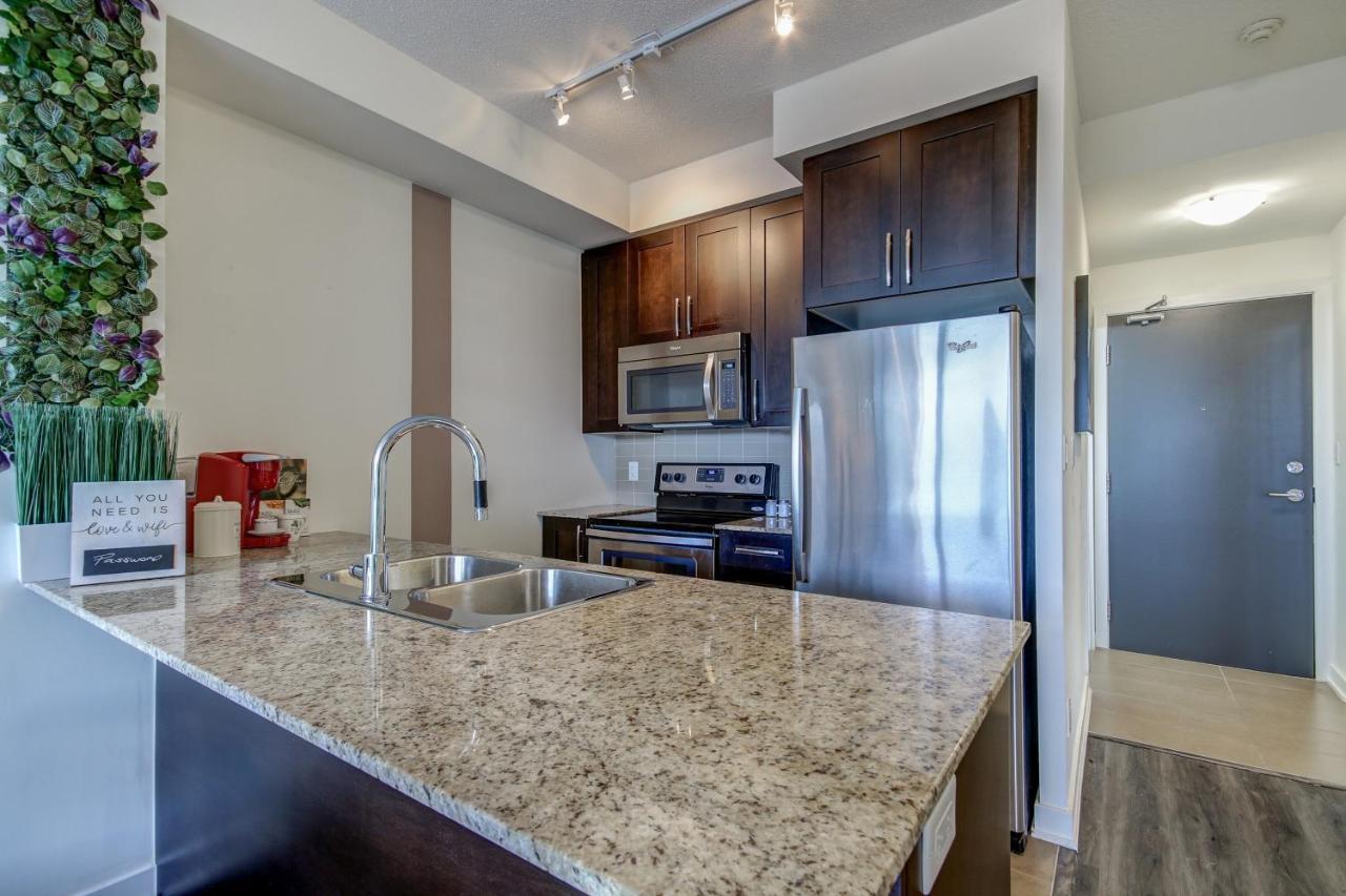 The Benetton Suite - Square One 1 Bedroom + Den + 1 Parking Μισισάουγκα Εξωτερικό φωτογραφία