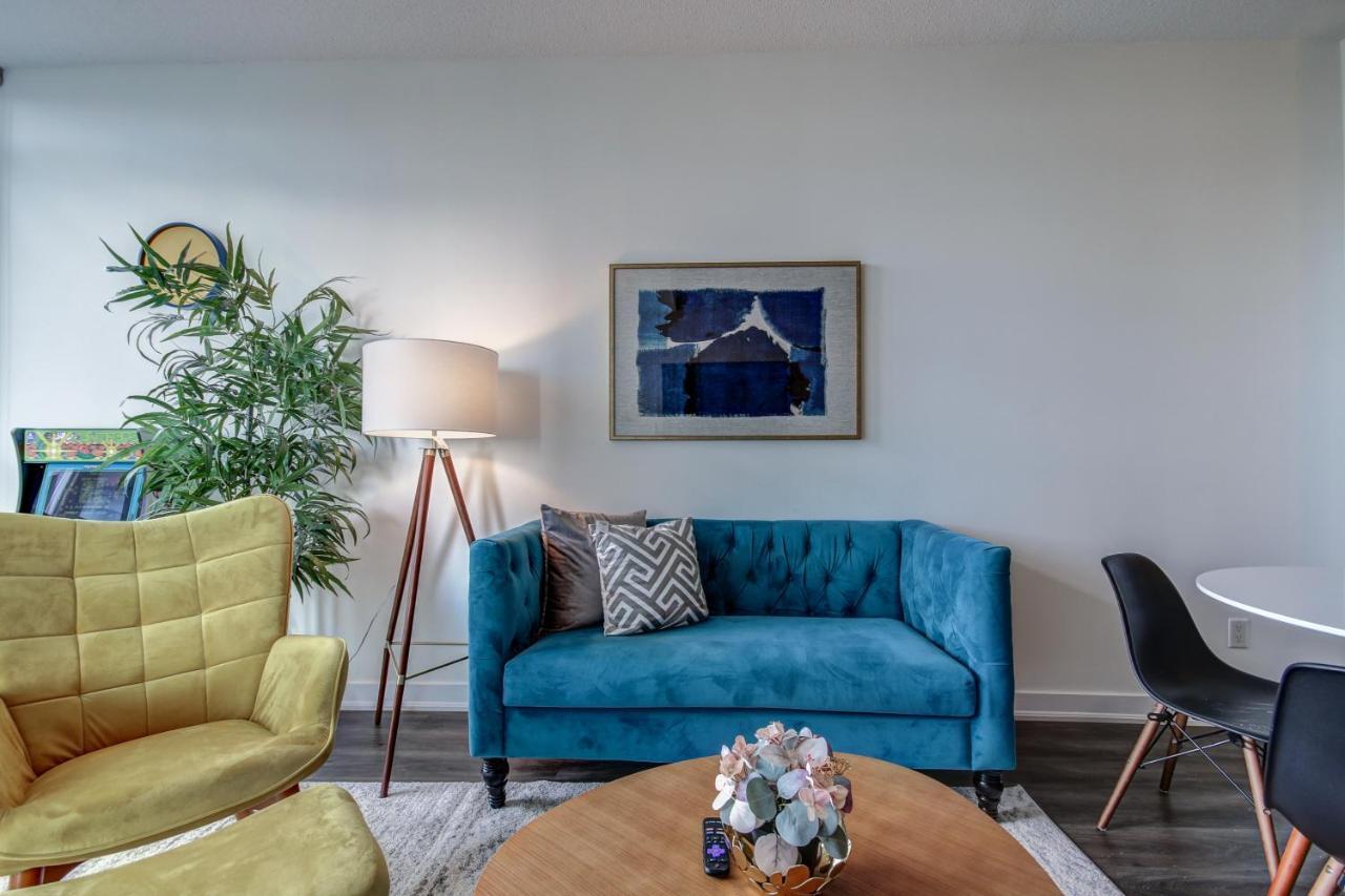 The Benetton Suite - Square One 1 Bedroom + Den + 1 Parking Μισισάουγκα Εξωτερικό φωτογραφία